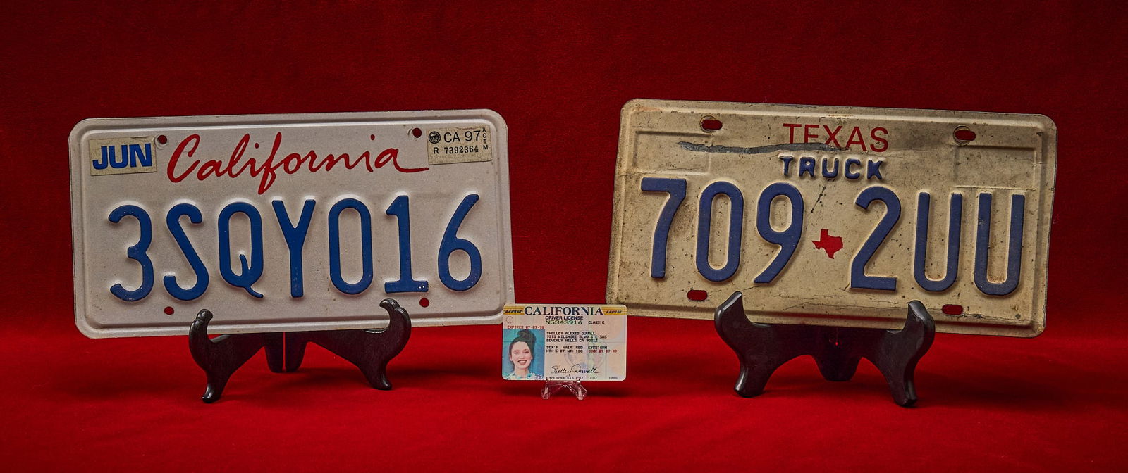 Shelley Duvall | Personal Effects: Collection of personal effects belonging to Shelley Duvall (1949-2024), including her Beverly Hills, California (90212) state driver license (1994-1998), California license plate and Texas truck
