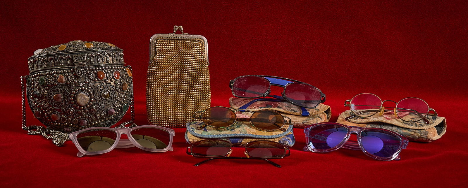 Shelley Duvall | Accessories: Collection of Shelley Duvall's personal accessories, including metal amulet purse, chainlink style golden evening purse and several pairs of vintage and modern glasses in cases Provenance: Propert
