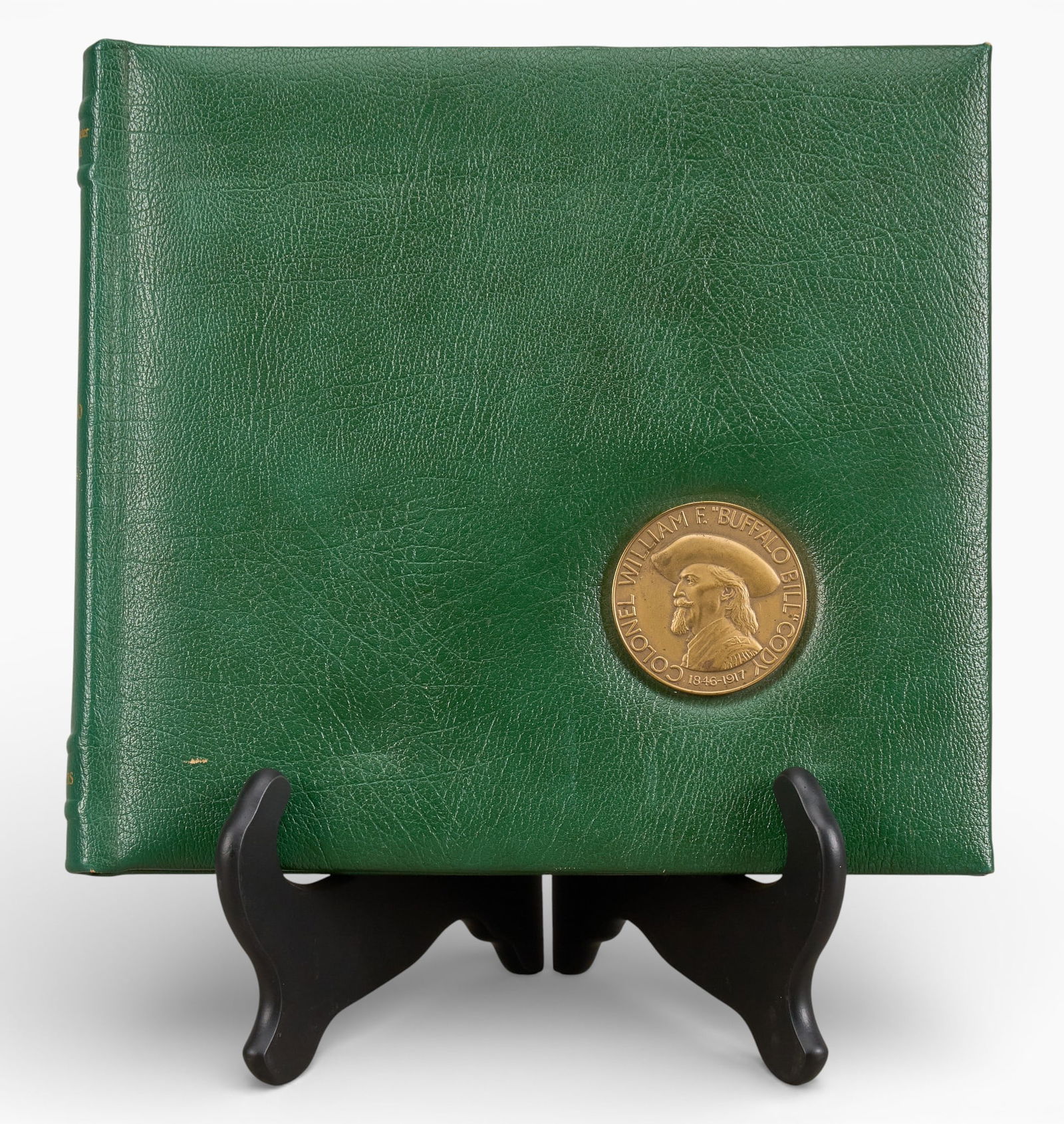 "The West of Buffalo Bill", Collector's Ed.: Special leatherbound "The West of Buffalo Bill", collector's edition, no. 3 of 500 printed by the Buffalo Bill Historical Center in 1974; signed by the authors Harold McCracken, Richard