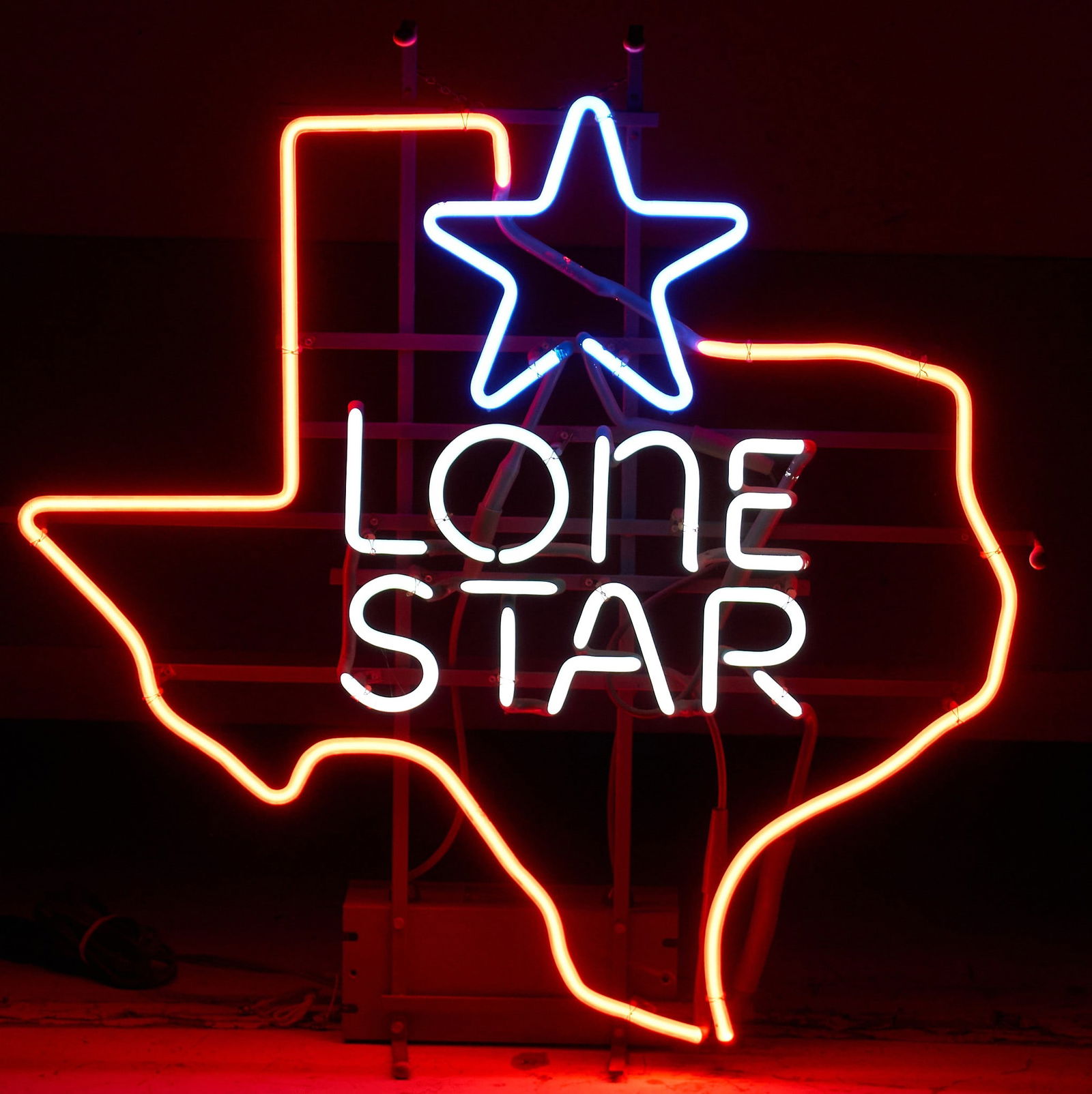 Vintage Lone Star Beer Neon Sign, 20th C.: Vintage Lone Star Beer neon sign, circa 20th century height 28 in. x width 28 in. x depth 6.5 in. Proveance: Property from a home in Dallas, Texas