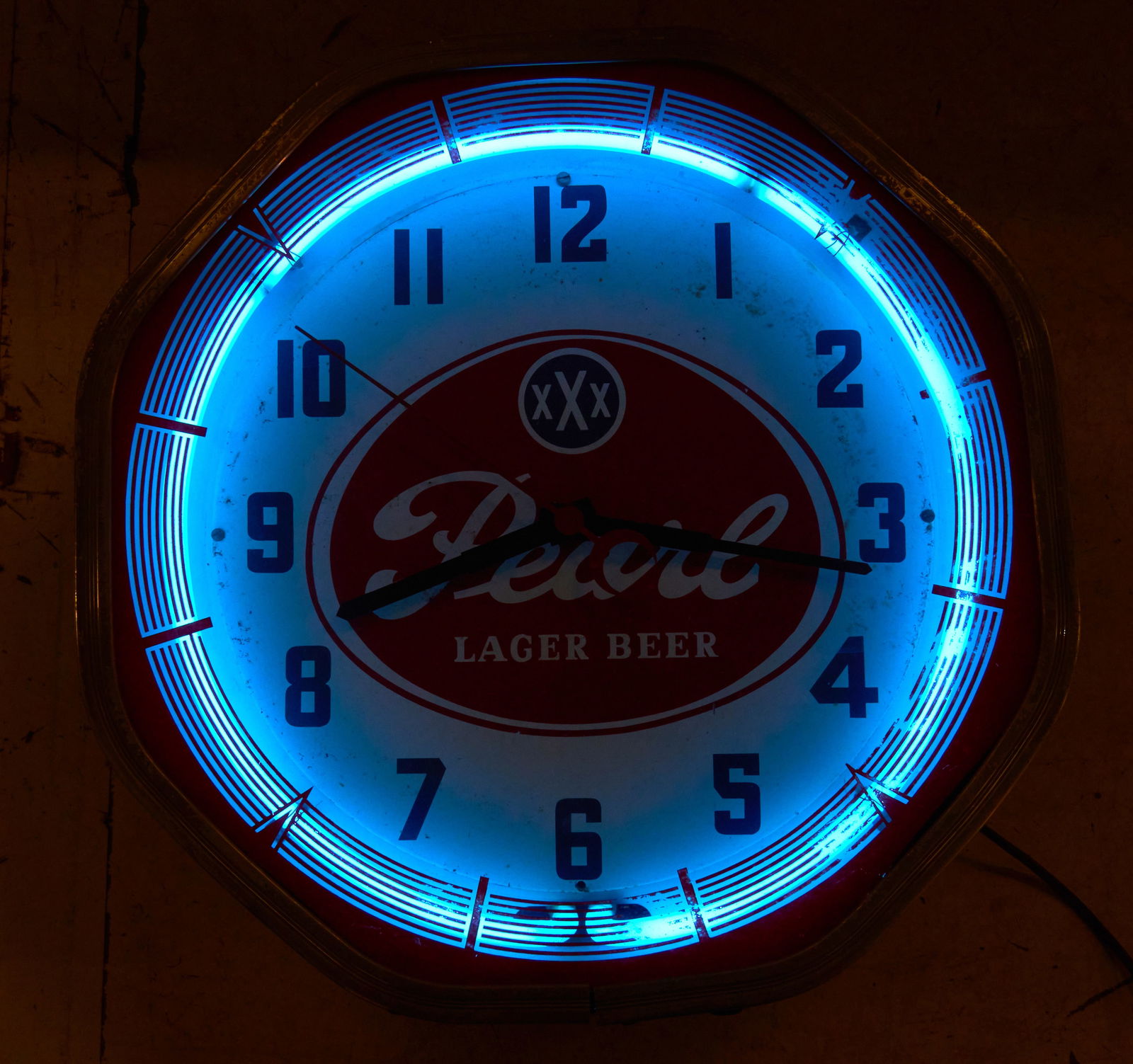 Vintage Pearl Beer Neon Clock, 1960s: Vintage Pearl Lager Beer (San Antonio, Texas) neon clock, circa 1960s, in working conditionheight 18 in. x width 18 in. x depth 7 in. Provenance: Property from a home in San Antonio, Texas