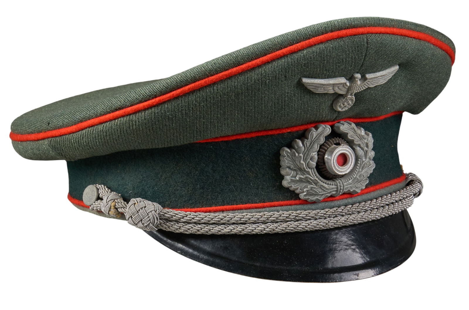 WWII German Wehrmacht Artillery Visor Cap: WWII German Wehrmacht artillery visor capIncludes: -aluminum eagle insignia & aluminum oak leaf wreath around cockade-silver cord chinstrapVery good conditionProvenance: An Alamo Heights, Tex