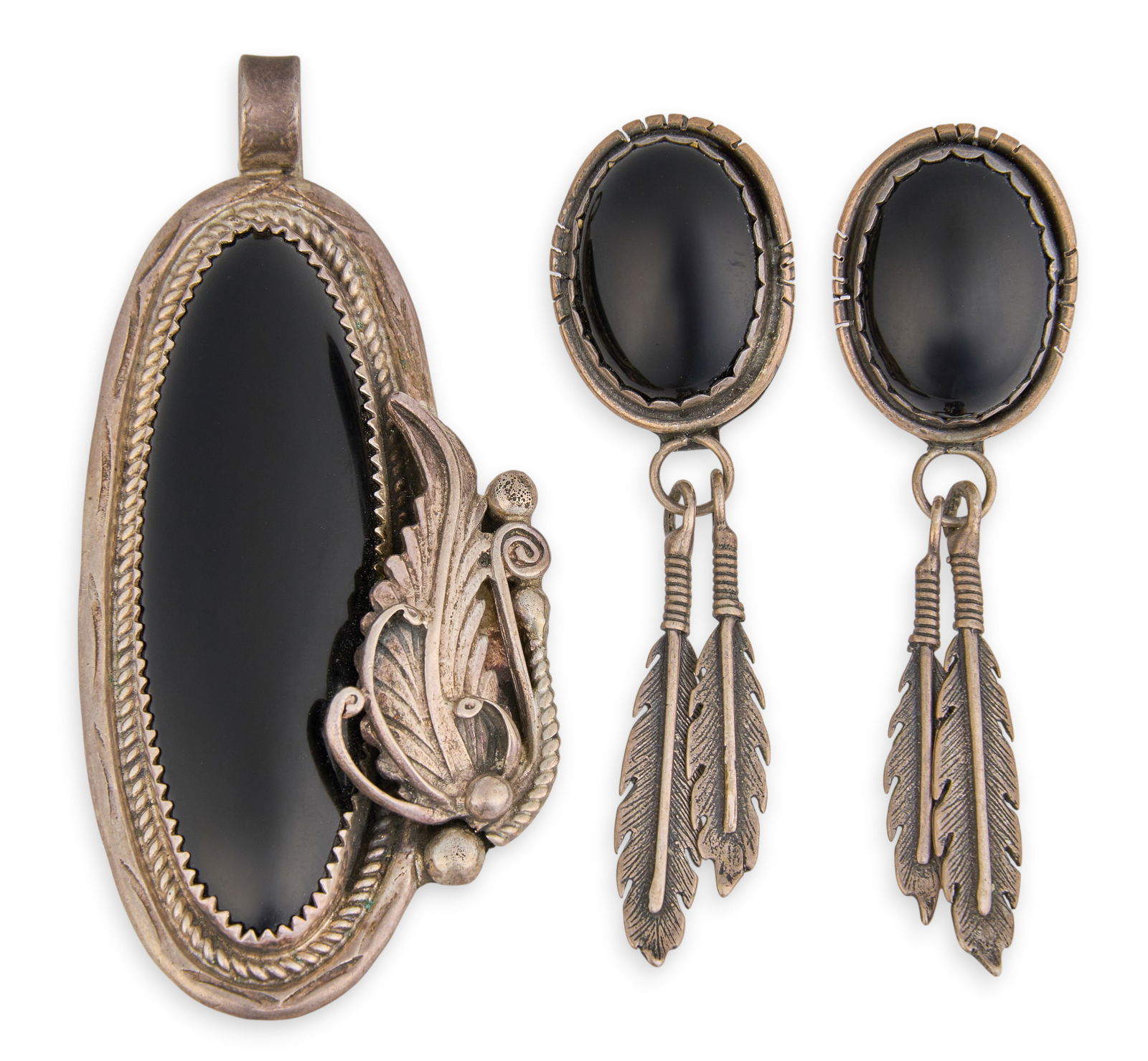 Sterling & Onyx Pendant and Earrings Set: Sterling silver pendant and pair of dangle earrings, each set with large onyx cabochons, featuring feather and twisted rope motifs, earrings marked "M. Payton" and pendant marked "J&quo