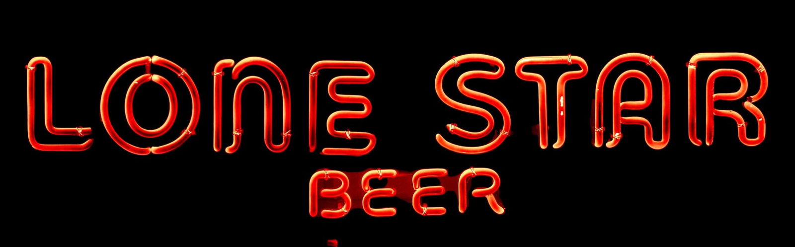 Vintage Rare Lone Star Beer Neon Sign: Vintage Rare Lone Star Beer neon sign with original tubing, circa 1960s-1970s, in working condition, with newer maroon paint spray applied to front neon tubing height 9 in. x width 39.5 in. x depth 6.