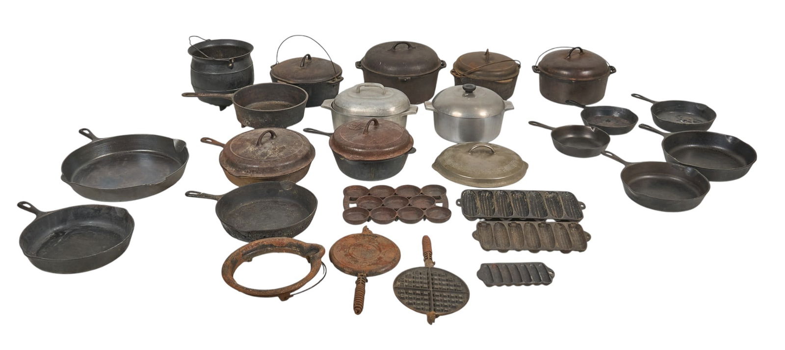 Large Collection of Vintage Cast Iron Cookware (1 of 6)