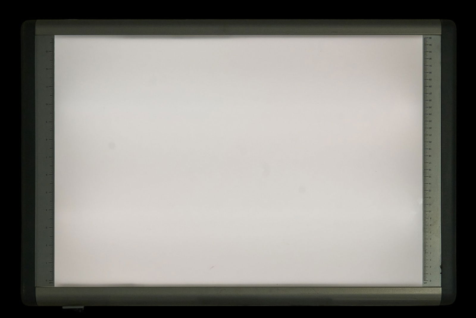 Just Normlicht Smart Light 5000: Just Normlicht Smart Light 5000, transparency viewer with backlit surface, and hardware for hanging, battery poweredheight 2.5 in. x width 25 in. x depth 16.5 in.Provenance: Property from a home in