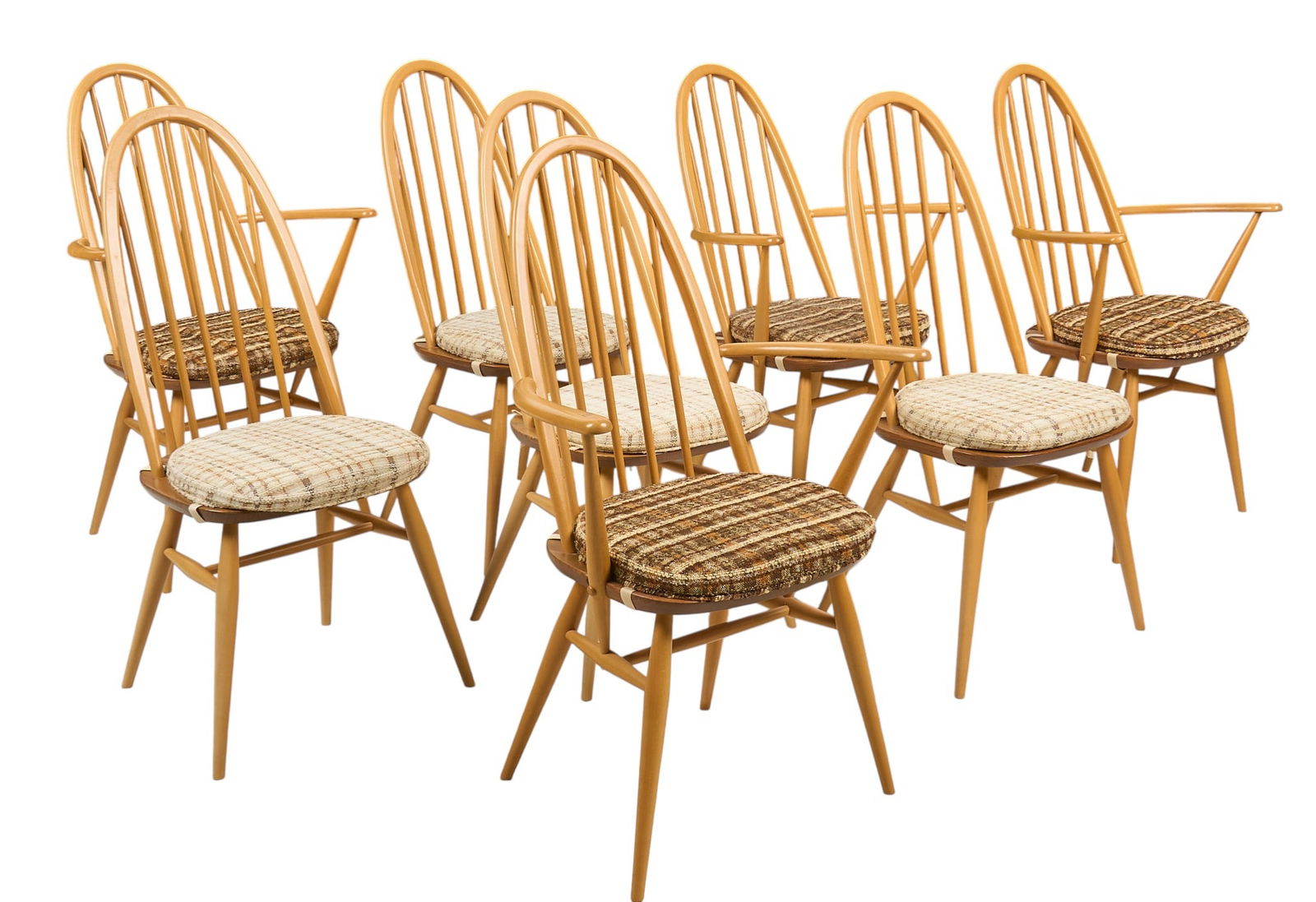 (8) Ercol Mid-Century Quaker Windsor Chairs: Set of eight Ercol (England) mid-century elm wood Quaker Windsor chairs with spindle backs and removable cushions, with four arm chairs, all supported on splayed pin legs, and marked with Ercol