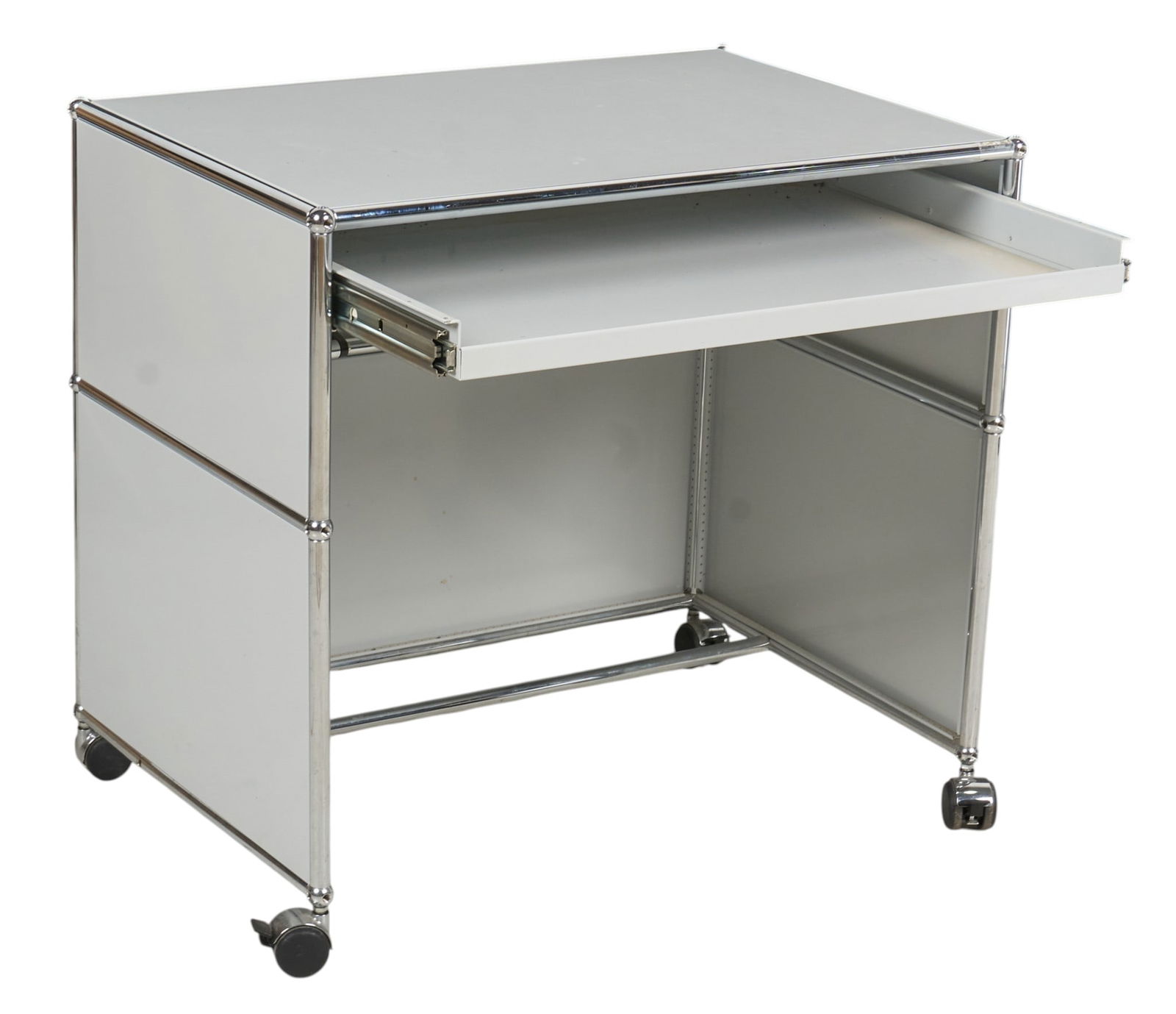 USM Haller Compact Rolling Desk: Haller compact desk by Fritz Haller for USM Modular, with a pullout tray, featuring a modular design, and raised on castersheight 28 in. x width 30 in. x depth 21 in.Provenance: Property