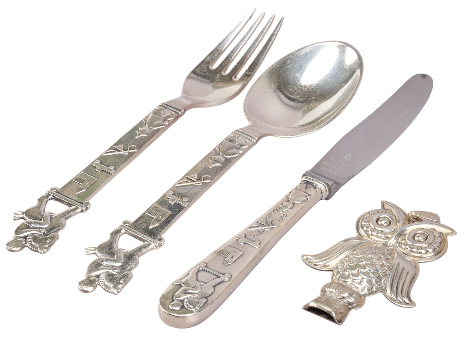 4 pc Sterling Silver Children’s Flatware & Whistle: Four-piece sterling silver children's flatware set, with owl motif whistle, no monogram or removal Total weight: 4 ozt Provenanc