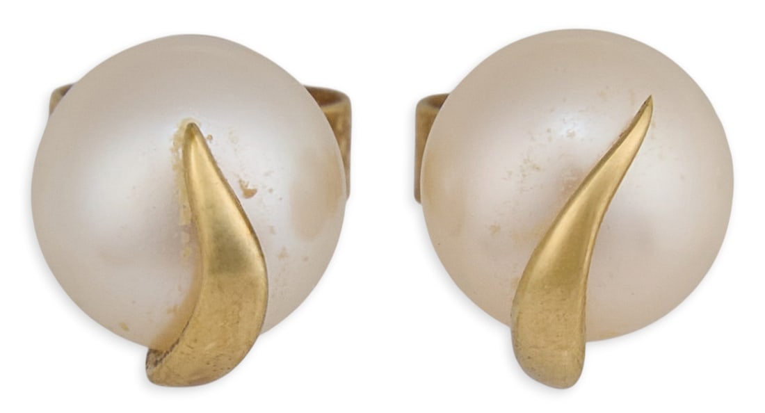 14K Pearl Stud Earrings: 14K yellow gold stud earrings, each set with single pearl, approximately 6.55 mm each, marked "585" to posts and backs Total weight: 1.4 g Provenance: Property from a home in San Antoni