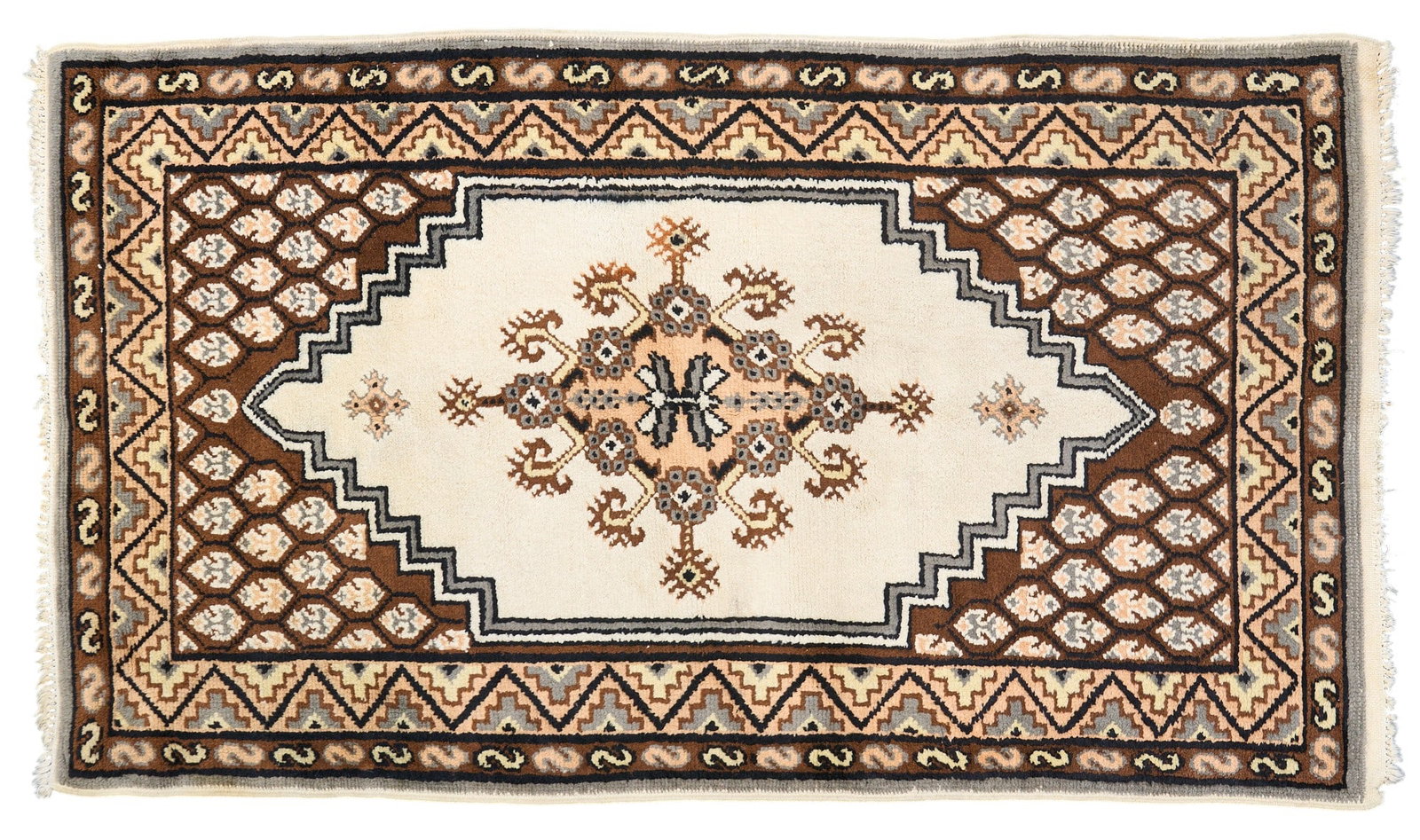 Rug, 5 ft. 8 in. x 4 ft. 7 in.: Rug 5 ft. 8 in. x 4 ft. 7 in. 