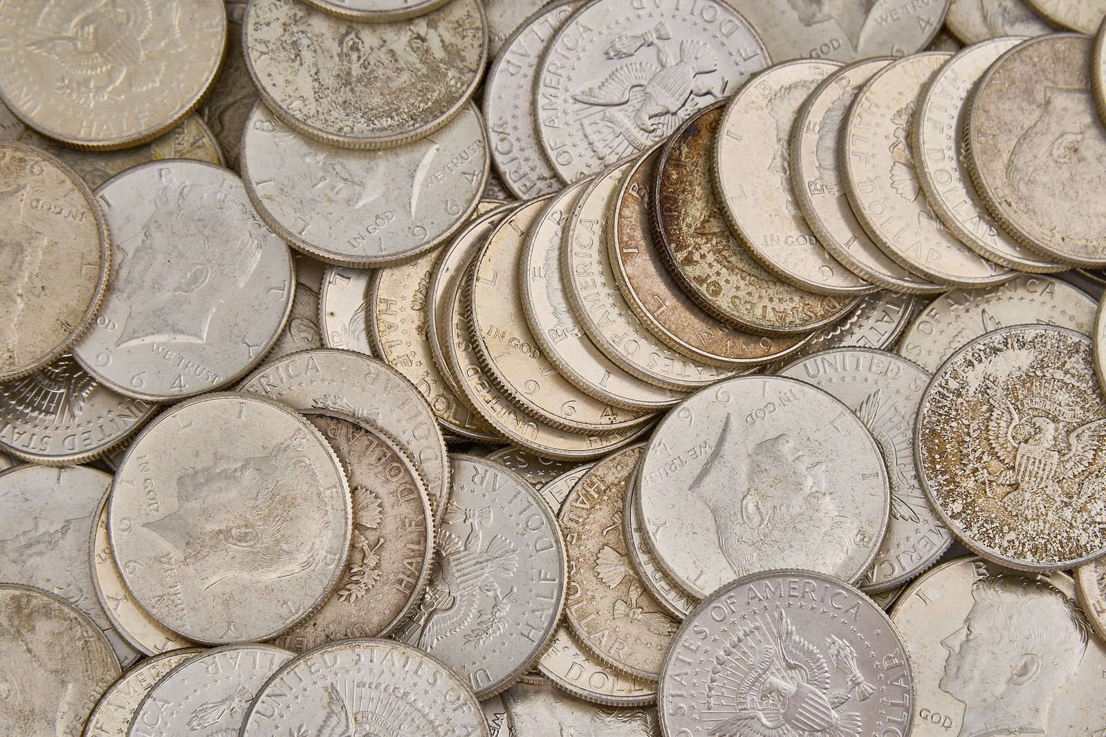 (117) 1964 Half Dollars - 3