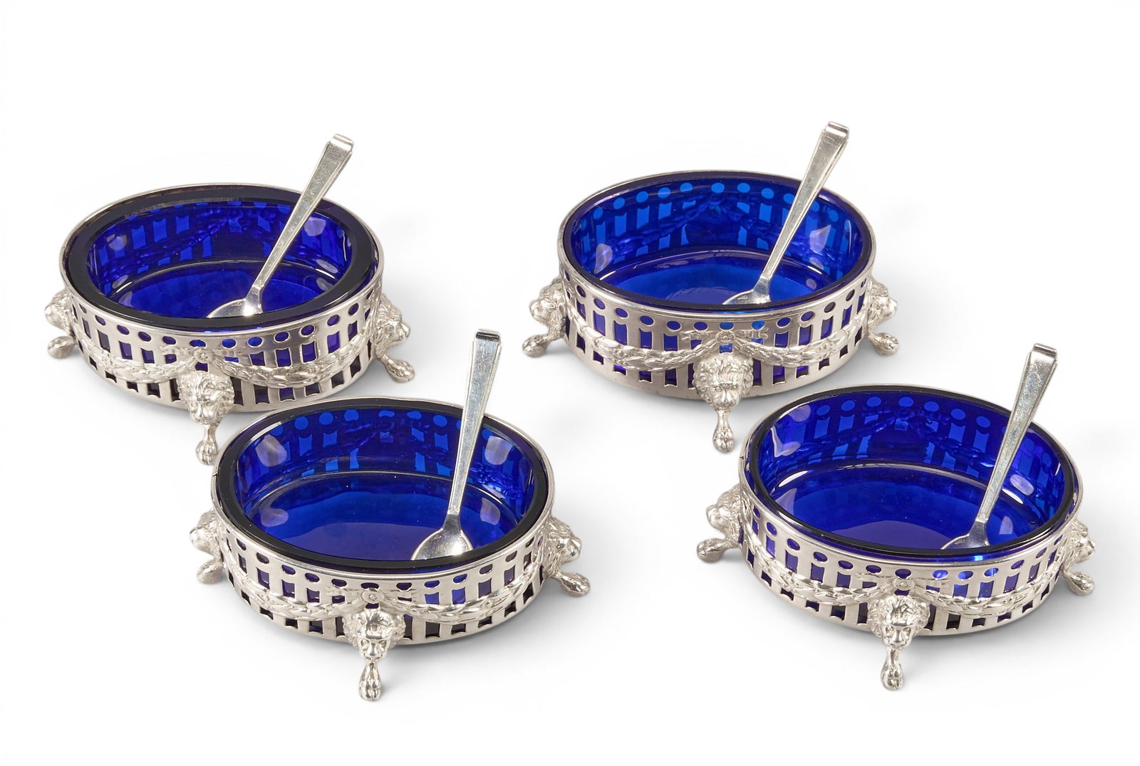 (4) English Salts & Spoons with Cobalt Liner: Four English salts & spoons with sterling silver base and cobalt liner height 1.5 in. x width 3 in. x depth 2 in. / each Total weight: 19.08 ozt weighable silver 