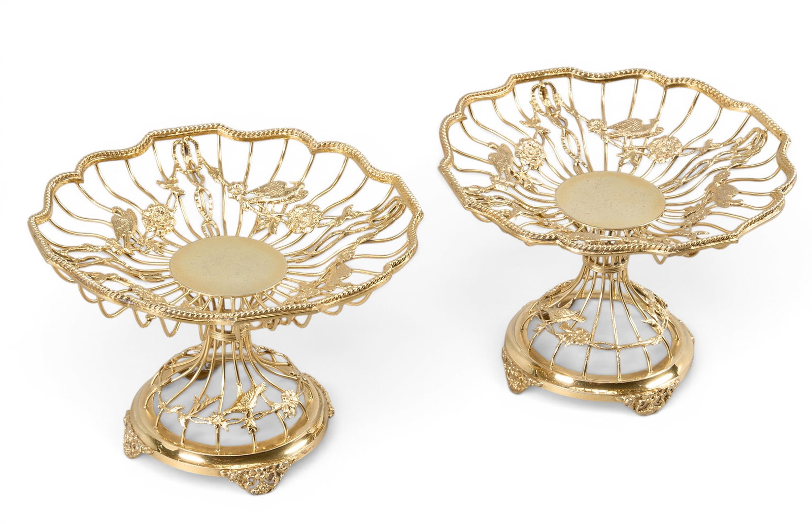 Pair of George V Gilt Silver Stands: Pair of George V gilt silver centerpiece stands, hallmarked London 1910-1911 height 4 in. x diameter 5.75 in. / each Total weight: 13.02 ozt weighable silver 