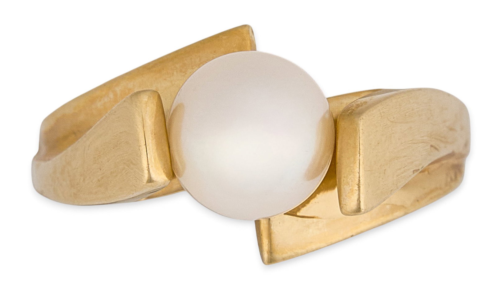 Red McCombs | 14K Pearl Ring: 14K gold sculpted ring set with single cultured pearl, marked "SJ 14K" Size: 5.75 Total weight: 4.1 g Provenance: Property from the personal estate collection of iconic Texas businessma