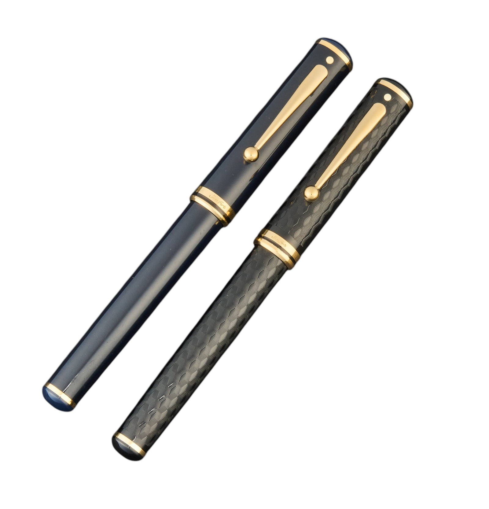 (2) Sheaffer Fountain Pens: Two 18k yellow gold Sheaffer fountain pens, with one pen featuring textured barrel and cap, both marked "18k 750, made in USA" on nibs Provenance: Property from the New Braunfels, Texas