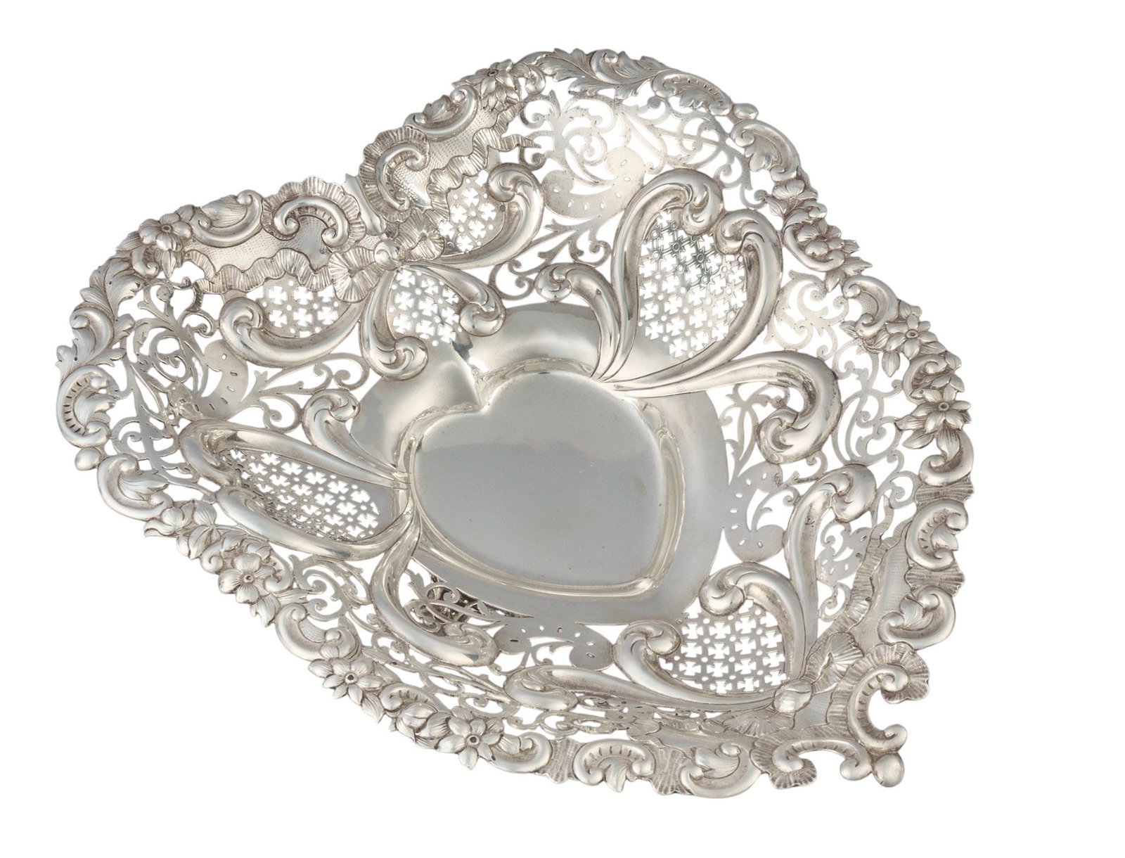 Sterling Silver Articulated Heart Shaped Bowl: Sterling silver articulated heart shaped bowl height 2.5 in. x width 10 in. x depth 11 in. Total weight: 16.00 ozt (weighable silver) Provenance: Property from the collection of an industr