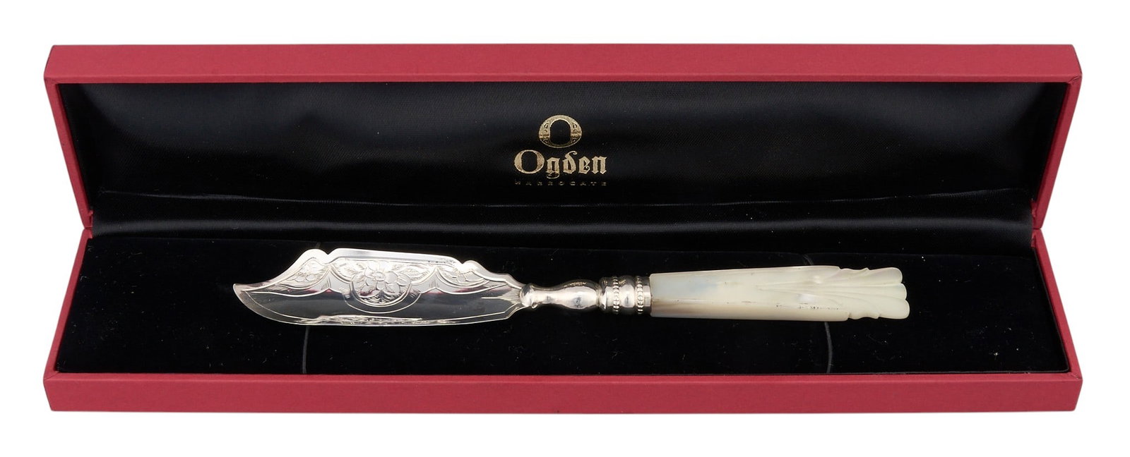 Ogdel Caviar Sterling Silver Spoon with Mother of Pearl Handle: Ogdel caviar sterling silver spoon with mother of pearl handle, with original box Length: 6.5 in. Total weight: .855 ozt Provenance: Property from the collection of an industrial