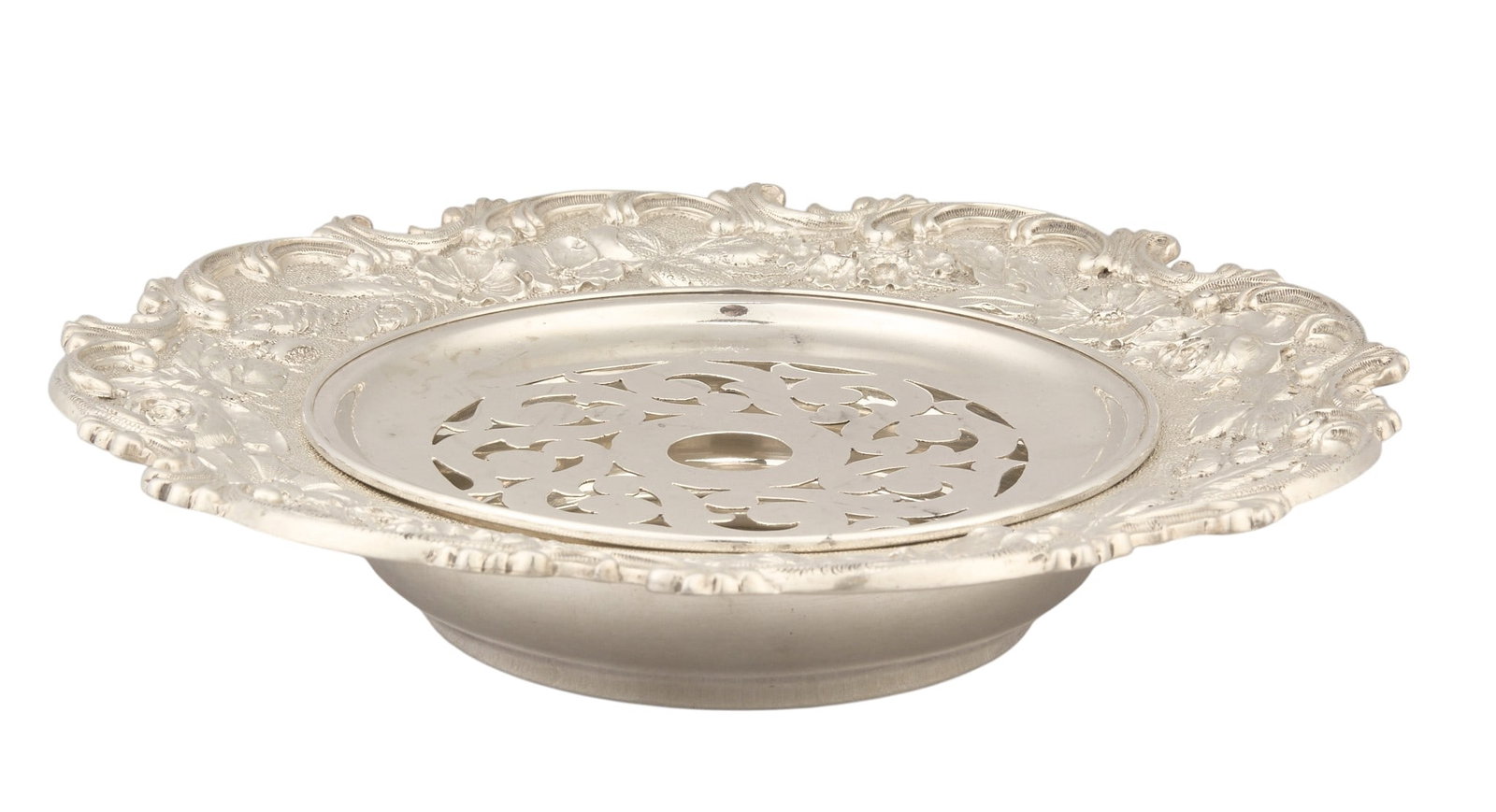 Kirk & Son Sterling Silver Butter Dish: Kirk & Son sterling silver butter dish height 2 in. x width 7 in. x depth 7 in. Total weight: 9.79 ozt (weighable silver) Provenance: Property from the collection of an