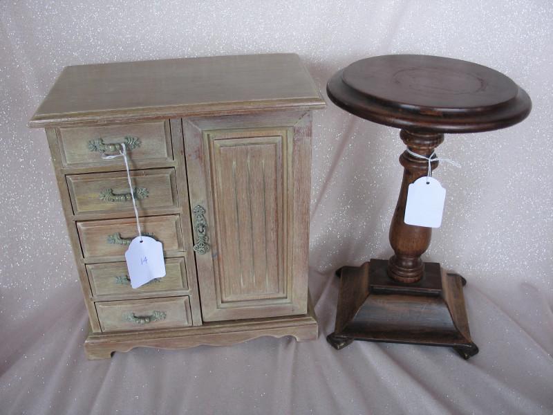 Vintage Doll Furniture, hardwood pedestal, four cane (1 of 3)