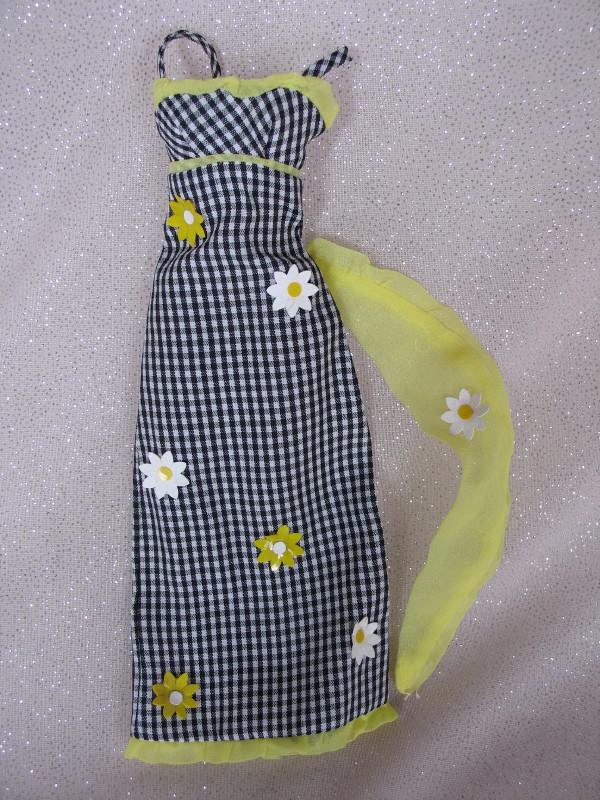 Vintage Mattel Barbie clothes:- 1969-70 Fab Fur #1493 (1 of 6)