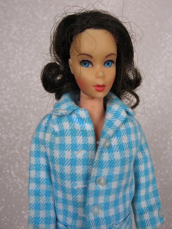 Mattel Barbie late1960s head on straight leg body, (1 of 6)