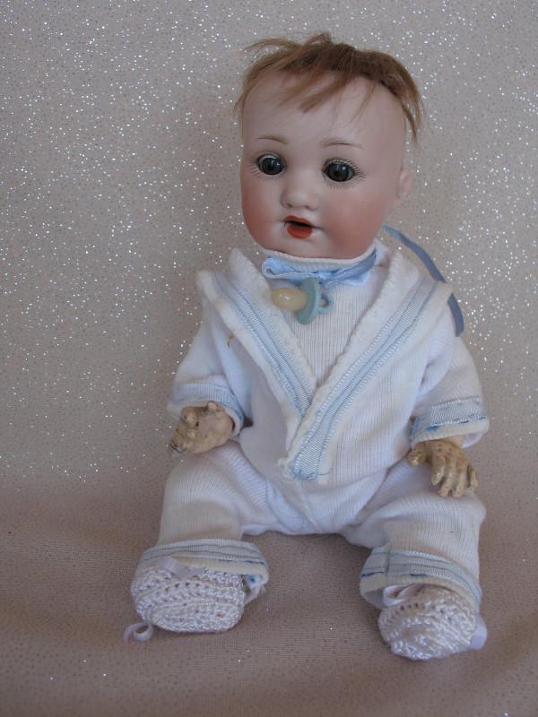 Bisque Armand Marseille 971 Baby 20cm c1913 . Blue: Bisque Armand Marseille 971 Baby 20cm c1913 . Blue glass sleep eyes, lashes and feathered brows, open mouth with two u-teeth, original cardboard pate and sparse mohair wig . Five piece bent limb compo