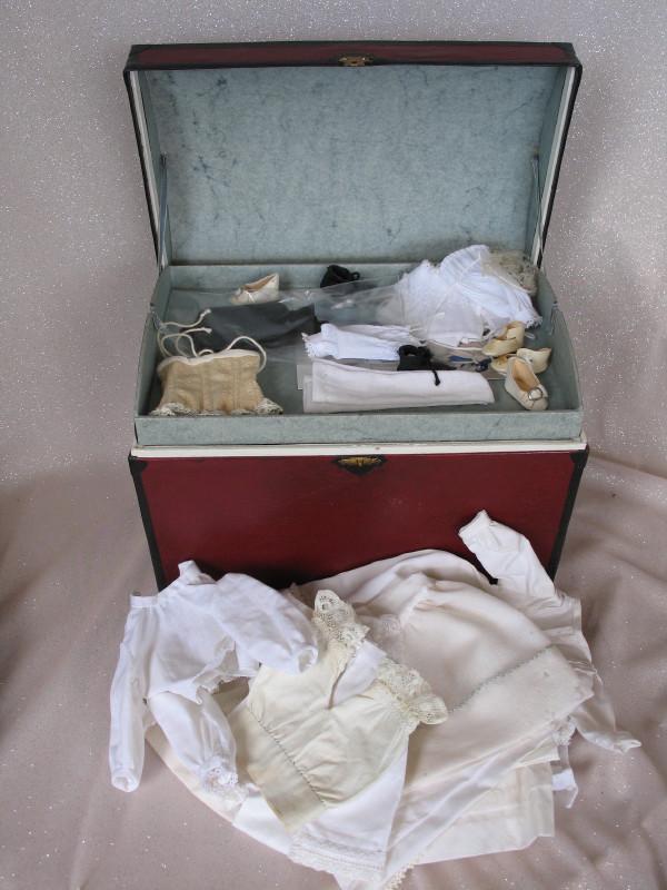 Mixed doll accessories/parts include:- Two Fashion 43cm (1 of 6)