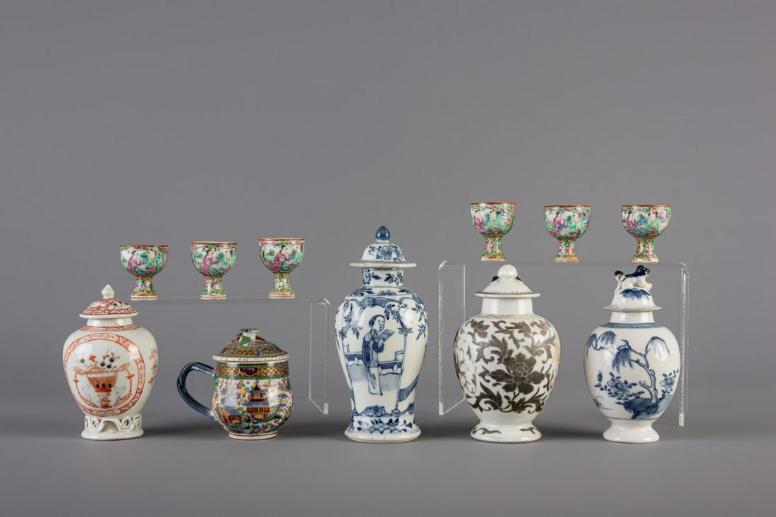 A varied collection of Chinese blue and white and: Title: A varied collection of Chinese blue and white and famille rose porcelain, 18th/19th C. Description: Dimensions: H 16,4 (the tallest vase)H 5,2 cm (the egg cups)