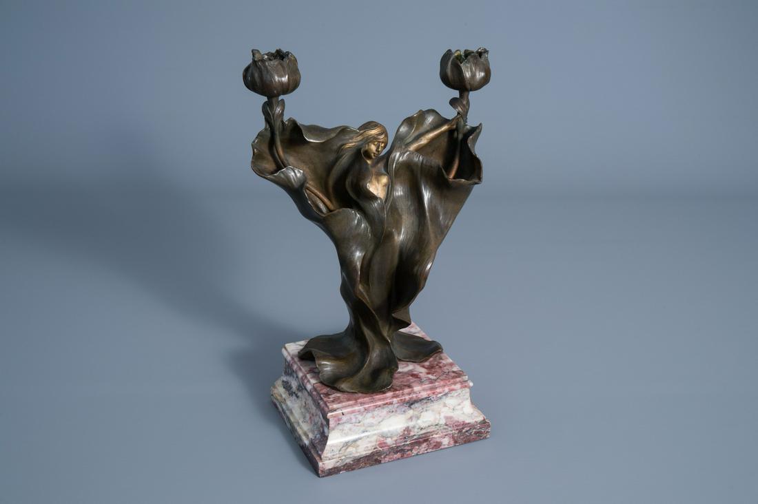 Anton K. Nelson (1880-1910): Loie Fuller, patinated: Anton K. Nelson (1880-1910): Loie Fuller, patinated bronze on a marble base -- Description: H 42,5 - 35,5 cm (with and without base)