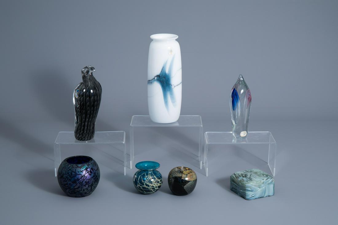 A varied collection Scandinavian and other studio: A varied collection Scandinavian and other studio glass, incl. paperweights, 20th C. -- Description: H 26 cm (the 'Atlantis vase' by Michael Bang for Holmegaard) H 5,2 cm (the smallest paperweig