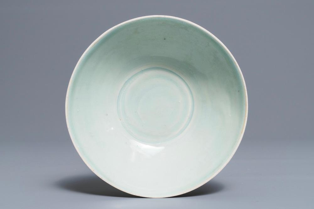 A Chinese qingbai bowl with underglaze design, Song (1 of 7)