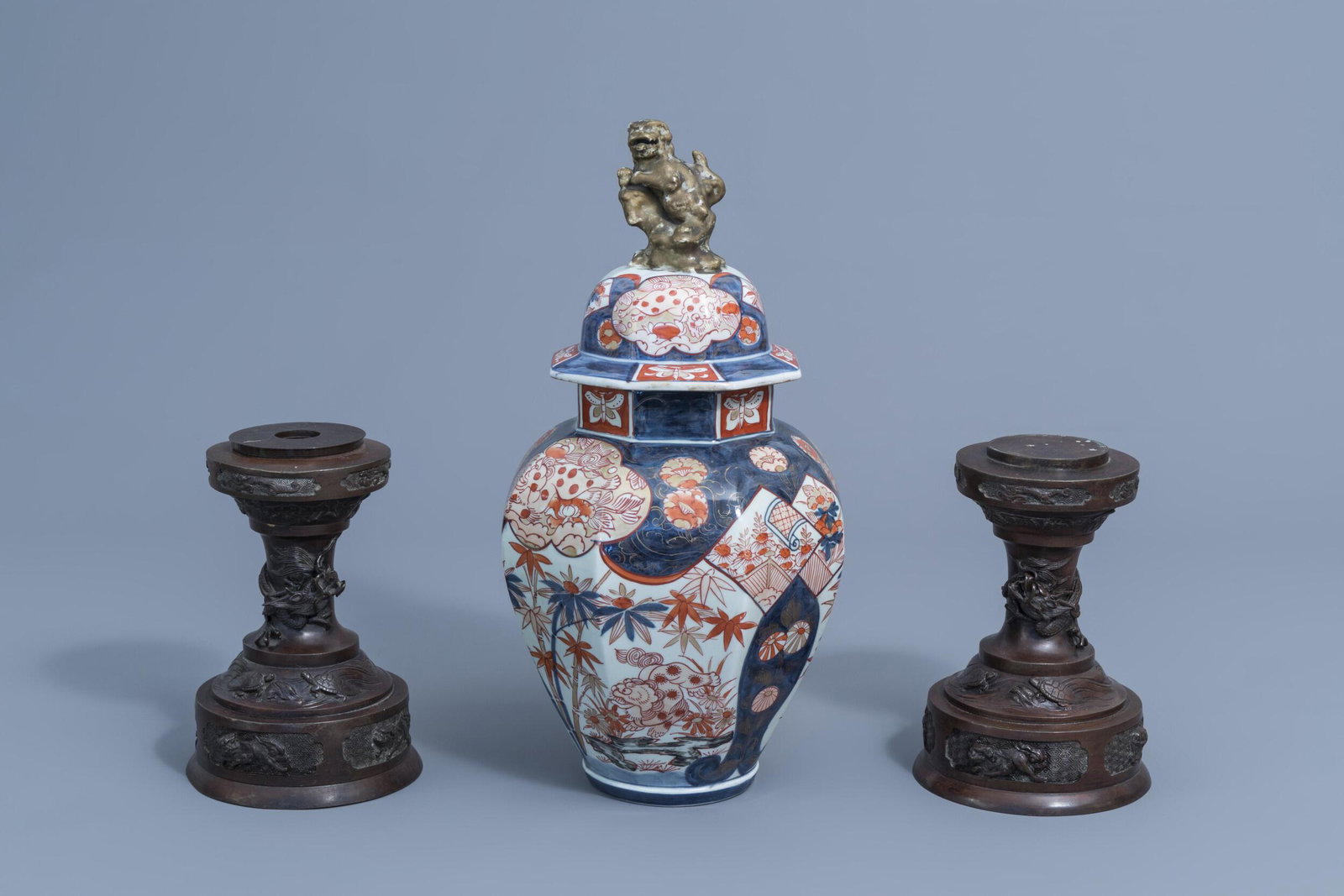 A Japanese Imari vase and cover and a pair of bronze: Full title: A Japanese Imari vase and cover and a pair of bronze stands with animals, Edo/Meiji, 18de/19de eeuw Description: H 44 - 23 cm Condition:Please contact us to let us know which lots are of i