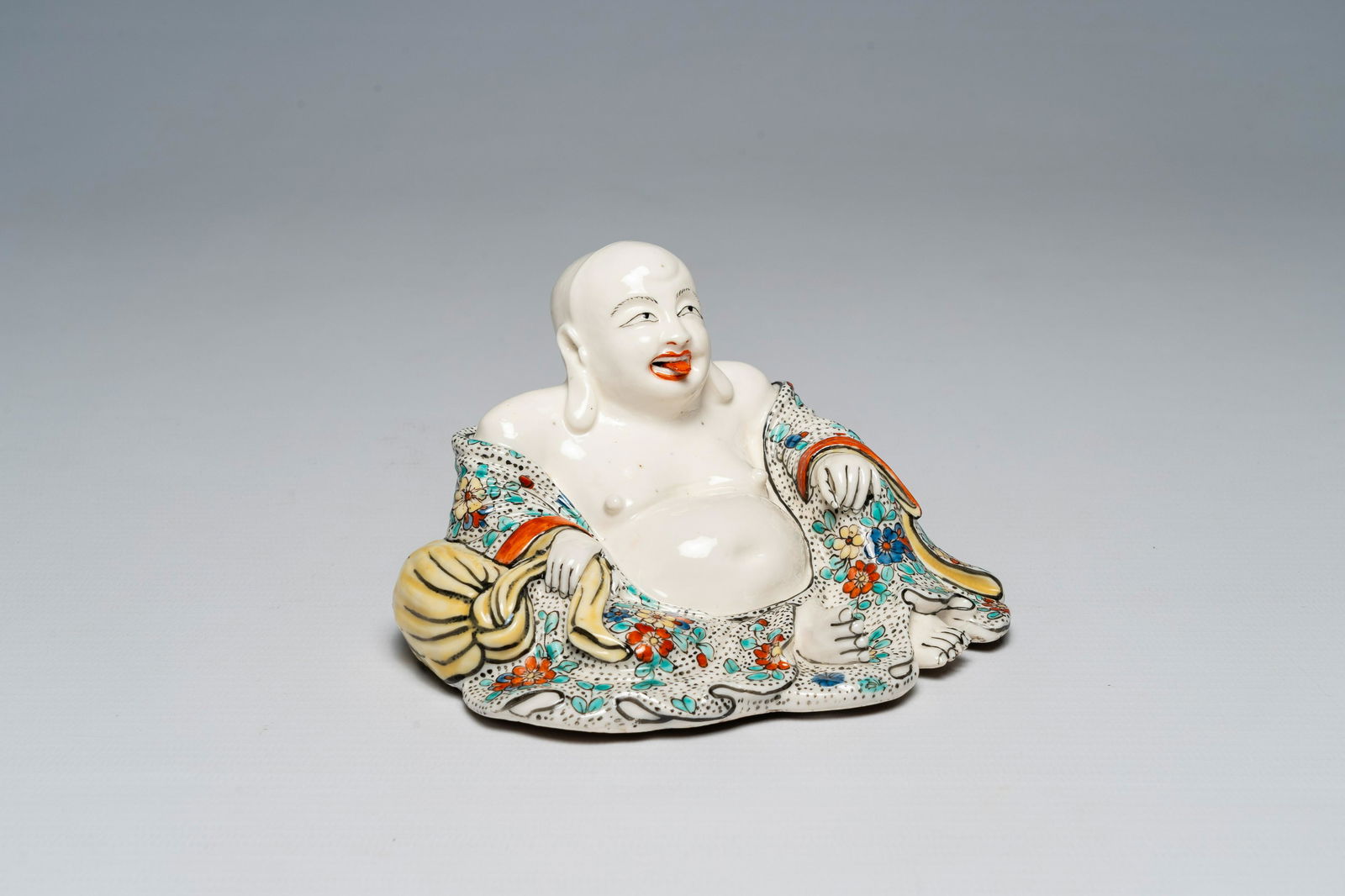 A French chinoiserie porcelain Buddha, Samson after a Chantilly model, 19th C. (1 of 8)