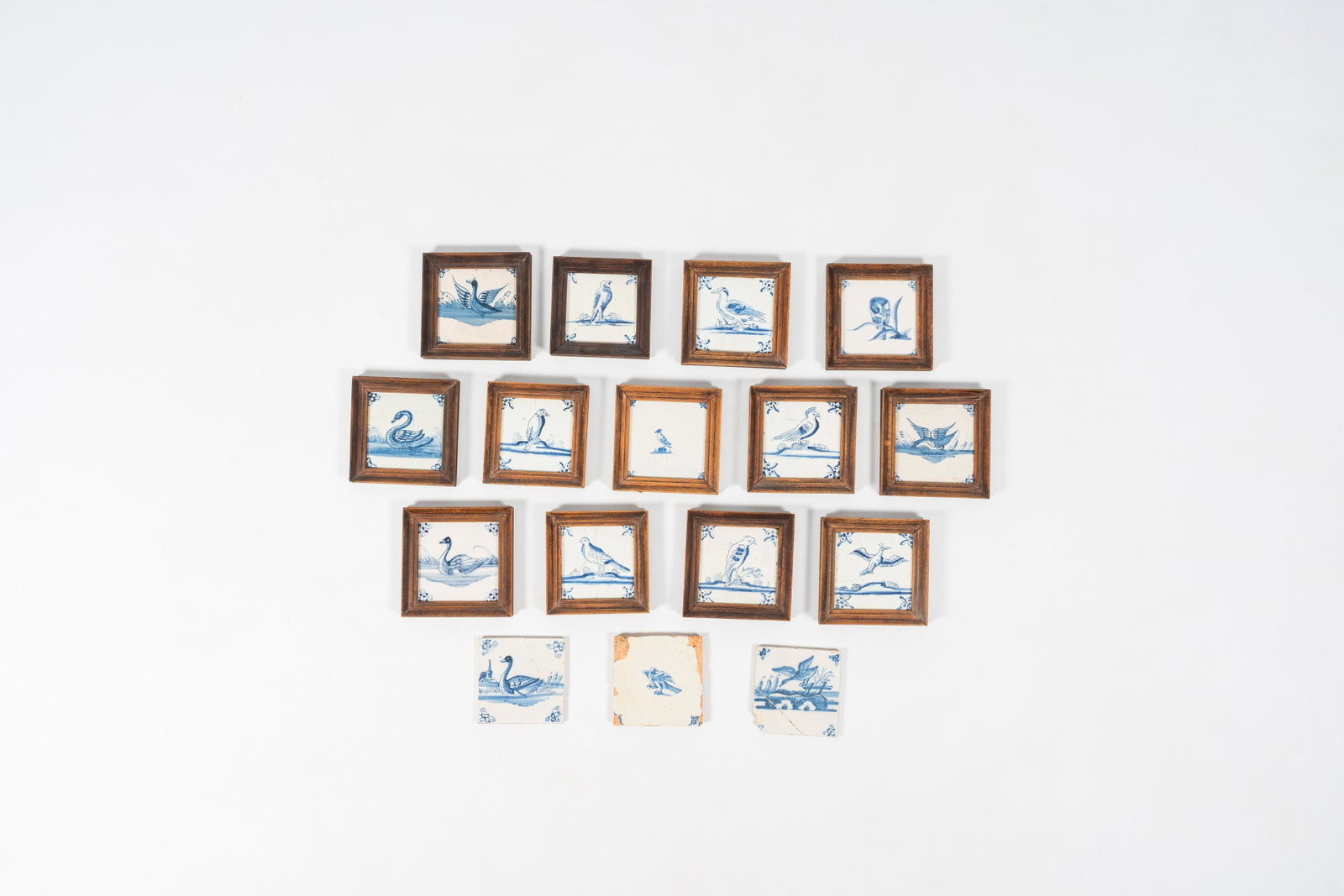 16 Dutch Delft blue and white 'bird' tiles, 17th/18th C.: Full title: 16 Dutch Delft blue and white 'bird' tiles, 17th/18th C. Description: Each tile: ca.: 13 x 13 cm Frame: ca.: 16 x 16 cm (the largest)