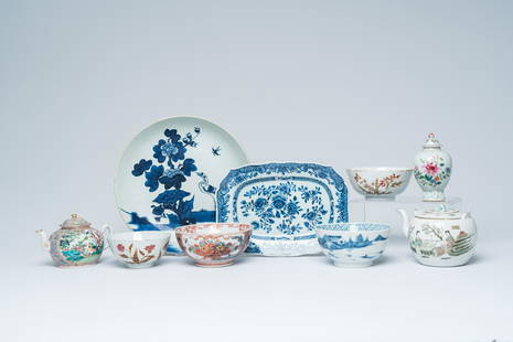 A varied collection of Chinese blue, white and famille rose porcelain, 18th/19th C.: Full title: A varied collection of Chinese blue, white and famille rose porcelain, 18th/19th C. Description: H 13 cm (the vase)H 10 - L 15,1 cm (the teapot)H 11 - L 15,8 cm (the teapot)Dia.: 28,3