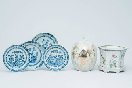 Four Chinese blue and white plates with floral design, a ginger jar and cover and a famille rose: Full title: Four Chinese blue and white plates with floral design, a ginger jar and cover and a famille rose jardiniere on stand, Qianlong and later Description: H 31,5 cm (the jar and cover)Dia.: