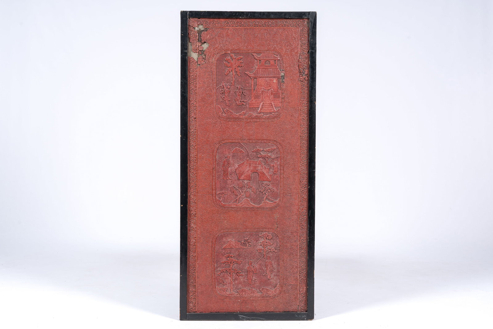 A Chinese red cinnabar lacquer screen panel with figures in a landscape, 18th/19th C.: Full title: A Chinese red cinnabar lacquer screen panel with figures in a landscape, 18th/19th C. Description: Work: 96,5 x 39,5 cm Frame: 111,5 x 44,5 cm Condition reports and high resolution picture