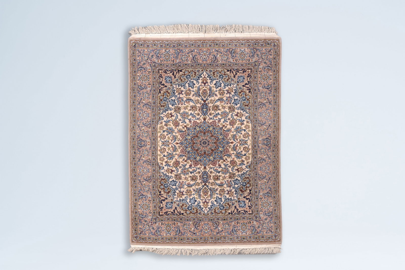 A Persian Isfahan rug with floral design, wool on cotton, Iran, 20th C.: Full title: A Persian Isfahan rug with floral design, wool on cotton, Iran, 20th C. Description: 165 x 106 cm Condition reports and high resolution pictures are available on our website at www.coronar