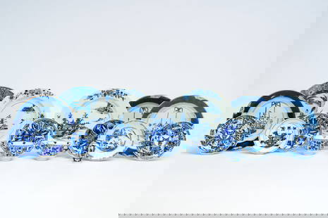 A varied collection of Chinese blue and white porcelain, Kangxi and later: A varied collection of Chinese blue and white porcelain, Kangxi and later Dia.: 23,1 - 20,1 cm (the largest and the smallest plate) Dia.: 13 - 11,4 cm (the largest and the smallest saucer) H 5,5