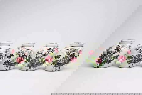Five Chinese qianjiang cai jars and covers with a bird among blossoming branches, 19th/20th C.: Five Chinese qianjiang cai jars and covers with a bird among blossoming branches, 19th/20th C. H 24,5 - 24 - 23,3 - 23 - 23 cm