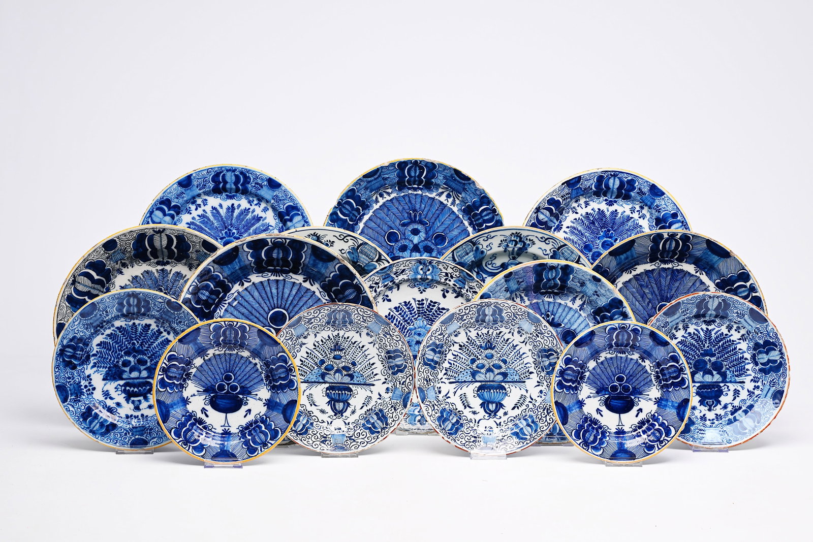 Sixteen Dutch Delft blue and white 'peacock tail' plates and dishes, 18th C.: Sixteen Dutch Delft blue and white 'peacock tail' plates and dishes, 18th C. Dia.: 35,5 - 23,2 cm (the largest dish and the smallest plate)