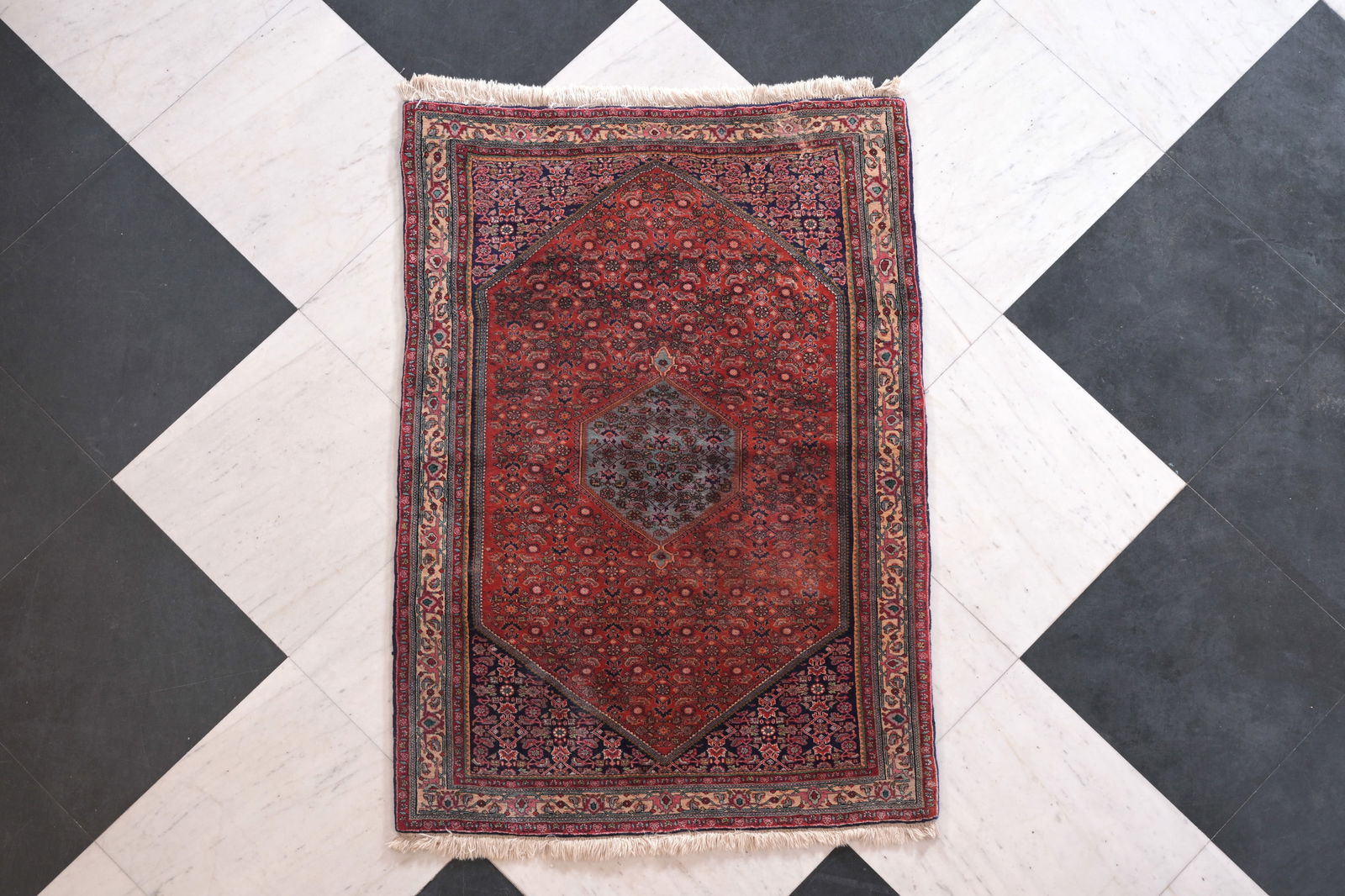 A Persian Bidjar rug with floral design, wool on cotton, 20th C. (1 of 6)