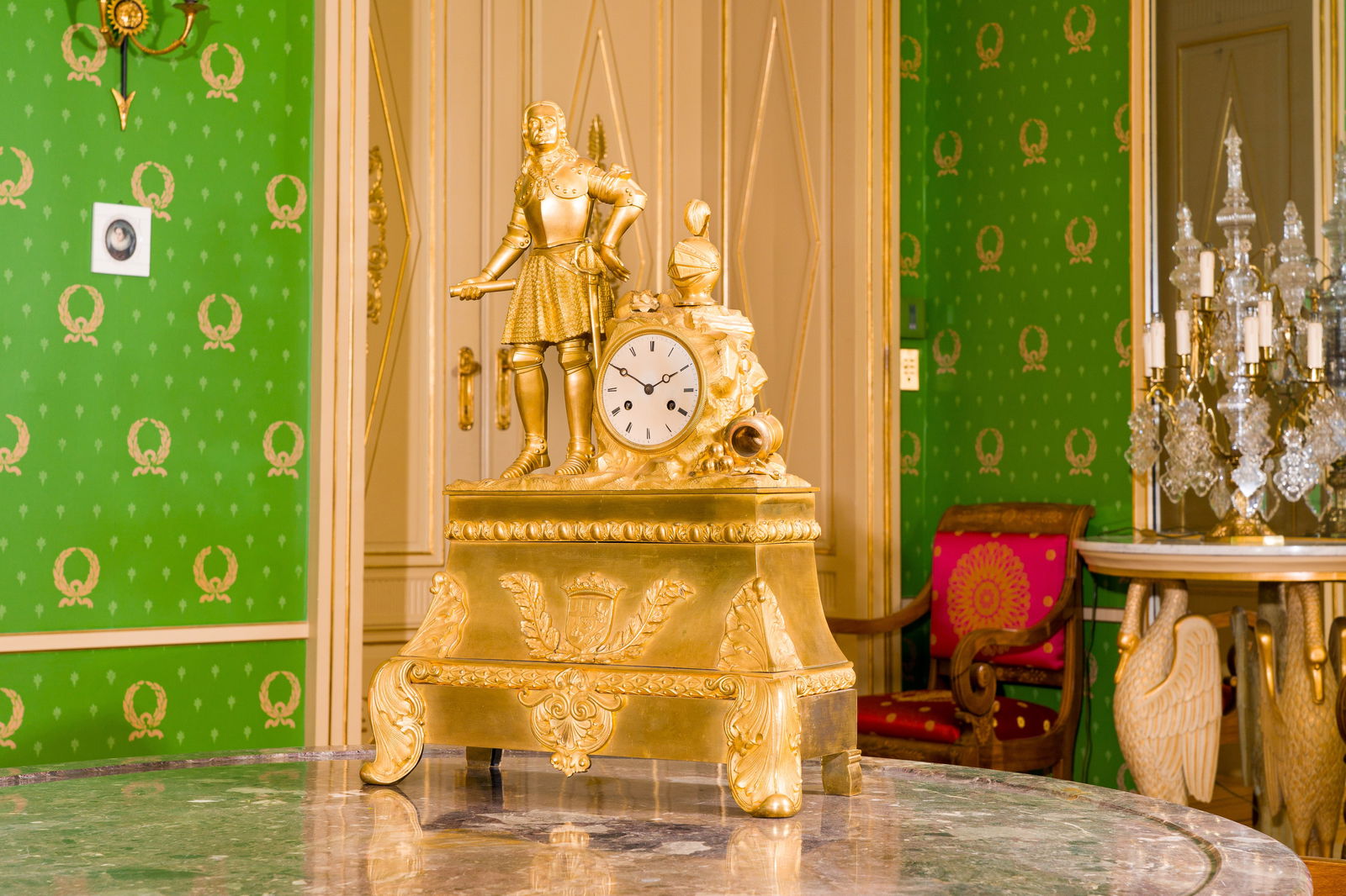A large French gilt bronze armorial mantel clock crowned with a general, 19th C.: A large French gilt bronze armorial mantel clock crowned with a general, 19th C. H 60 - L 41 - D 17,5 cm