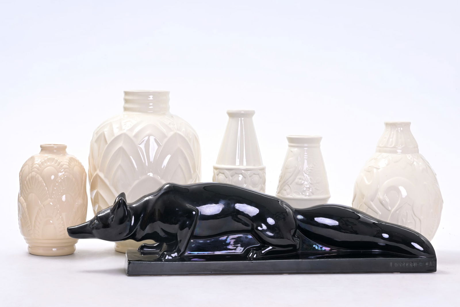 Charles Lemanceau (1905-1980): Fox in black-glazed earthenware and five various Boch vases with: Charles Lemanceau (1905-1980): Fox in black-glazed earthenware and five various Boch vases with relief design, 20th C. L 74 cm (the fox) H 36 - 16,5 cm (the tallest and the smallest vase)