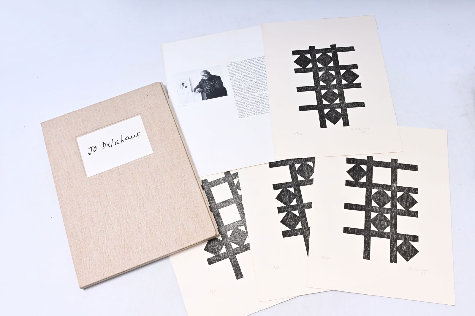Jo Delahaut (1911-1992): Art folder with six different woodcuts, ed. 18/50, dated (19)90/1991: Jo Delahaut (1911-1992): Art folder with six different woodcuts, ed. 18/50, dated (19)90/1991 Folio. 40 x 30 cm Ref.: -Palm, 187.