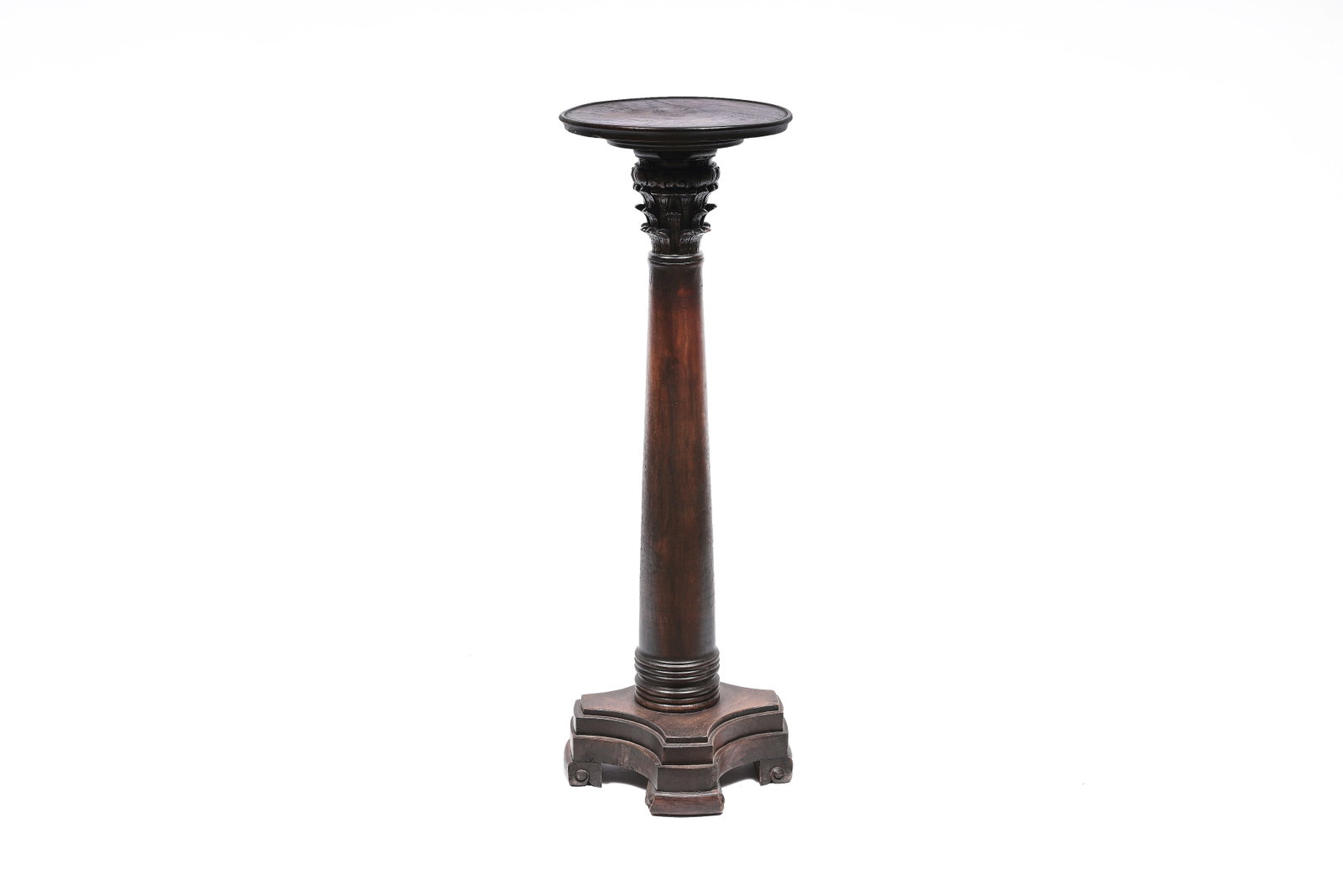 A wooden plant stand or gueridon with Corinthian capital, ca. 1900: A wooden plant stand or gueridon with Corinthian capital, ca. 1900 H 106 cm - Dia.: 34,5 cm