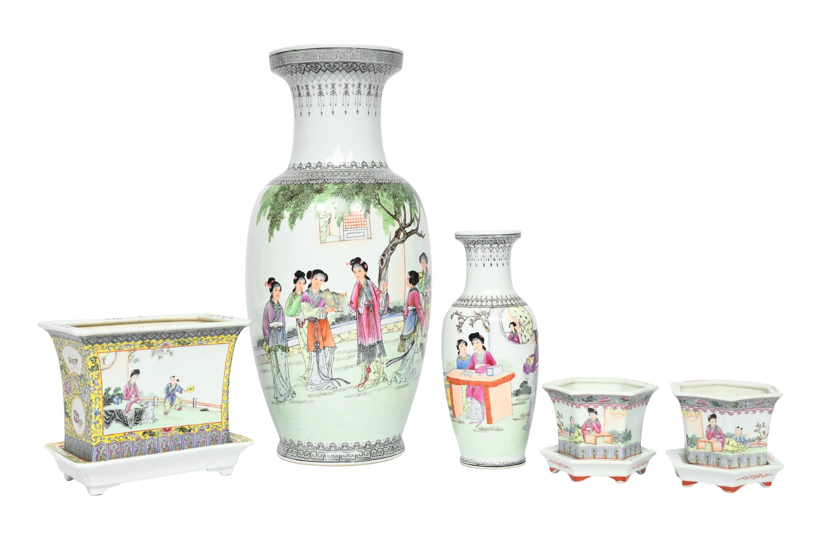 Two Chinese famille rose vases and three jardinieres on stands, 20th C.: Two Chinese famille rose vases and three jardinieres on stands, 20th C. H 46 - 25,5 cm (the vases) H 17 - L 19,5 - D 13,5 cm (the single jardiniere on stand) H 9,5 - Dia.: 12 cm (the pair of jardinier