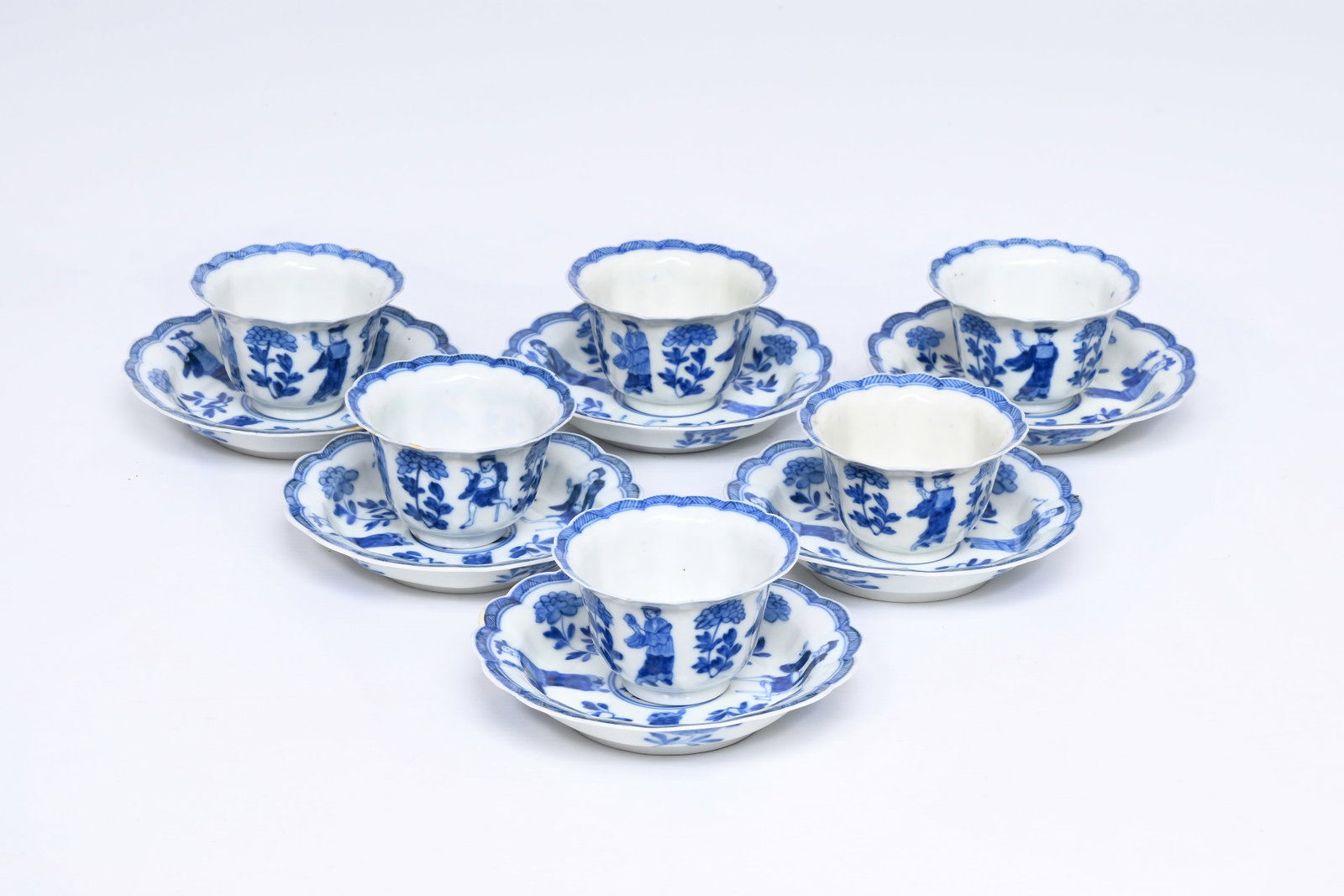 Six Chinese blue and white cups and saucers, 19th C.: Six Chinese blue and white cups and saucers, 19th C. Dia.: 14 cm (the saucers) H 5,5 - Dia.: 9 cm (the cups)