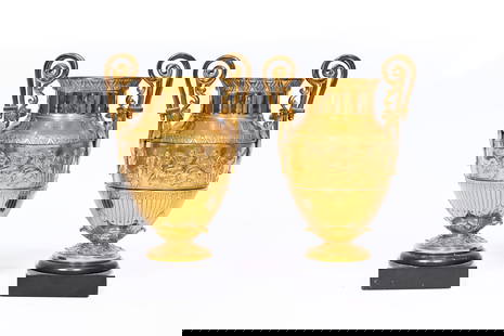 A pair of gilt bronze volute krater-shaped vases with a historicizing frieze all around on a black: A pair of gilt bronze volute krater-shaped vases with a historicizing frieze all around on a black marble base, ca. 1900 H 31,5 cm